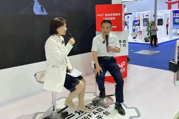 現(xiàn)場直播，暢談發(fā)展